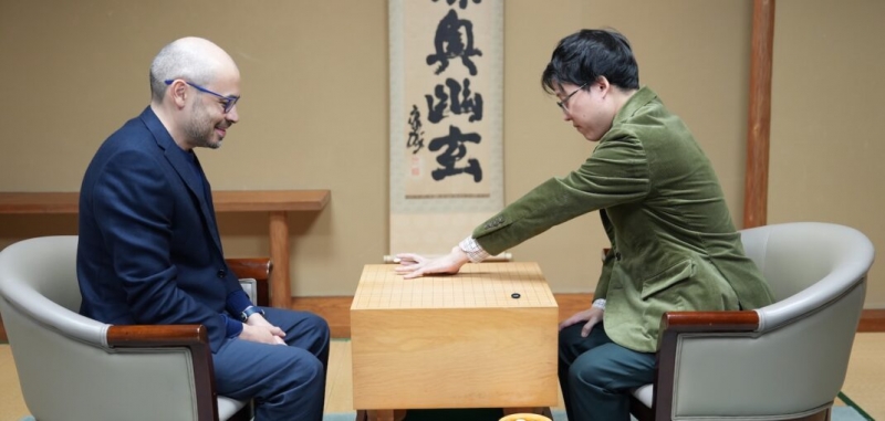 Demis Hassabis Visits the Nihon Kiin